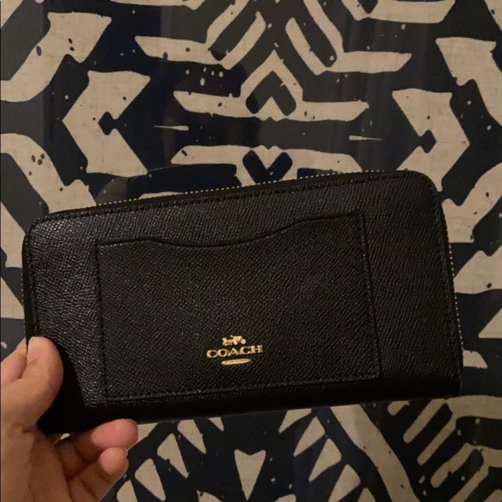 FINAL SALE Coach zip wallet